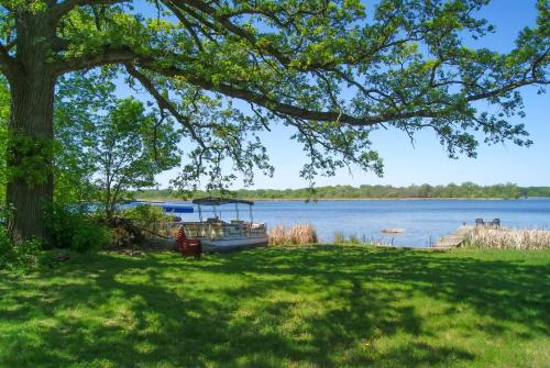 Maple Grove Haus | Waterfront Eagle Lake Home with Yard and Deck
