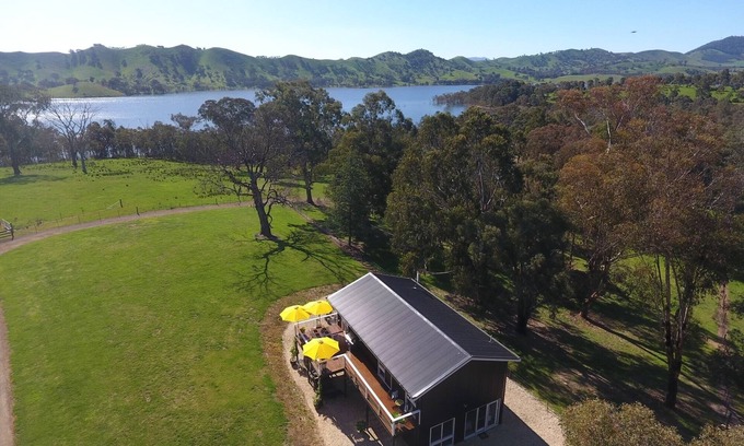 Mansfield Haus | Waterfront Farm Stay