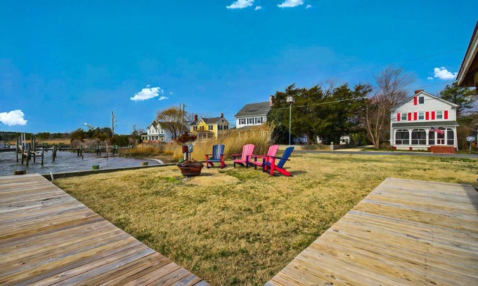 Whitehaven Haus | Waterfront Historic Gem w/ Kayaks & Fire Pit