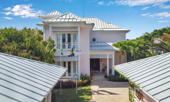 Nassau Haus | Waterfront Home in Old Fort Bay