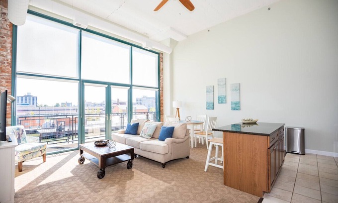 Sandusky Eigentumswohnung | Luxus-Eigentumswohnung am Wasser - 2 Nächte Min. Für 4 Personen mit Cedar Point View !!