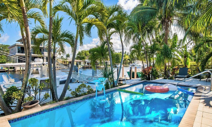 Harbordale Haus | Waterfront Oasis - Saltwater Pool - Kayaks - Minutes to Fort Lauderdale Beach!