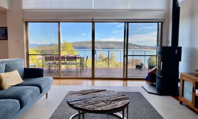 Primrose Sands Haus | Waterfront Primrose Retreat