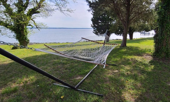 Coltons Point Haus | Waterfront Relaxing Getaway