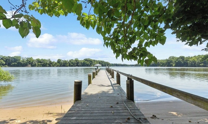 Magnolia Wohnung | Waterfront Retreat with Private Dock and Beach