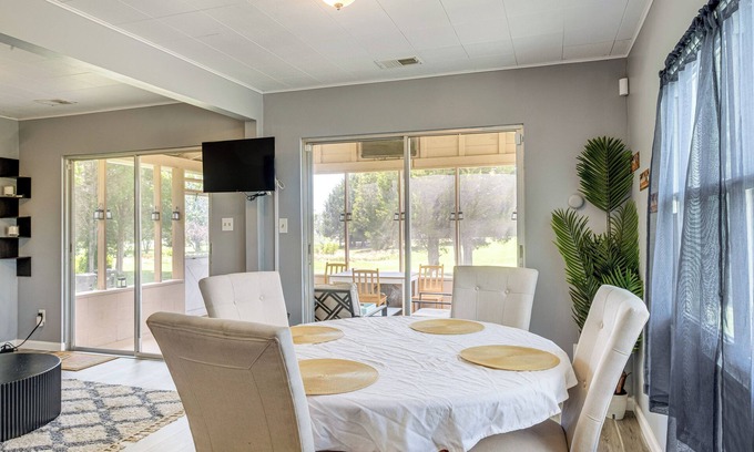 Rock Point Hütte | Waterfront Rock Point Vacation Rental w/ Sunroom!