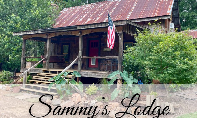 Graham Kabine | Waterfront Rustic Country Cabin Retreat-Dog's Welcome!