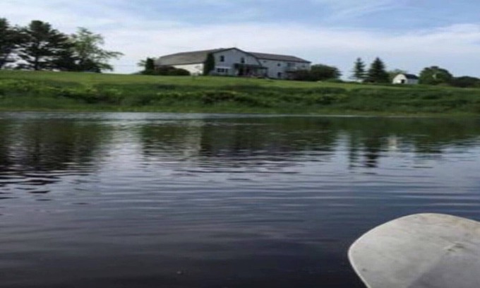 Frankfort Haus | Waterfront Stream Gambrel