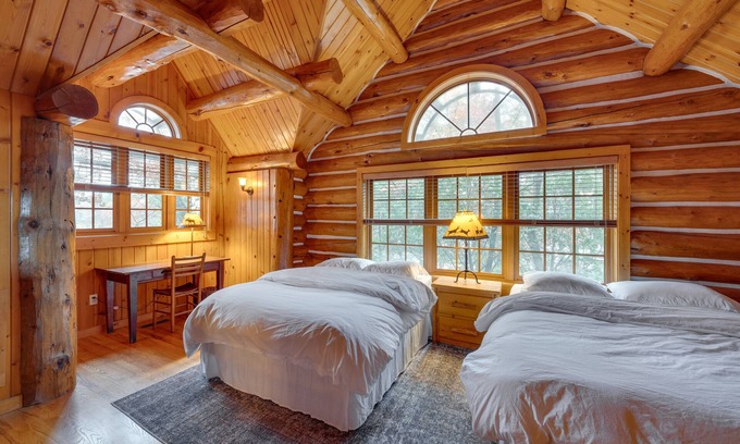 Brodhead Kabine | Waterfront Sugar River Cabin w/Dock & Game Room!