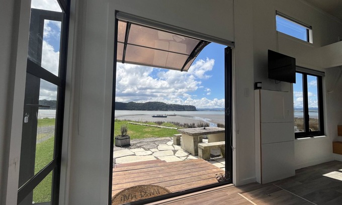 Kawhia Hütte | Waterfront Tiny House on Kawhia Harbour.
