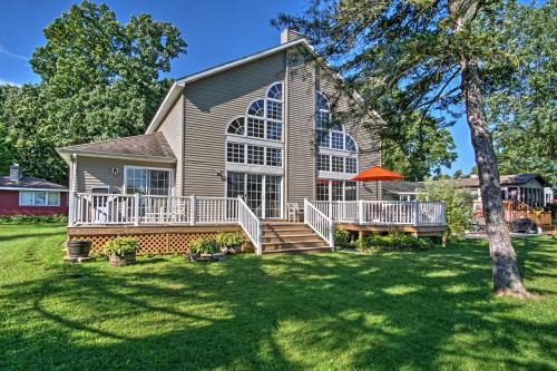 Vandalia Haus | Waterfront Vandalia House with Dock on Donnell Lake!