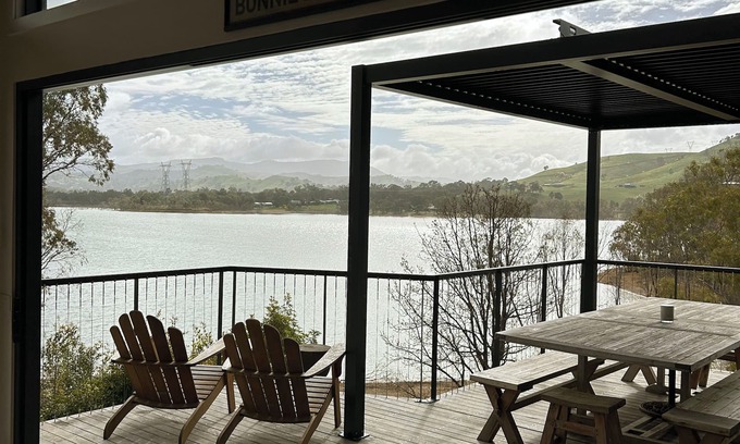 Bonnie Doon Haus | Waterfront views at Bonnie Doon