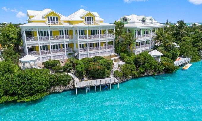 George Town Villa | Villa am Wasser mit Inc-Dock, nur wenige Schritte vom neuen Pool und Restaurant entfernt. 3b / r 3. 5bath