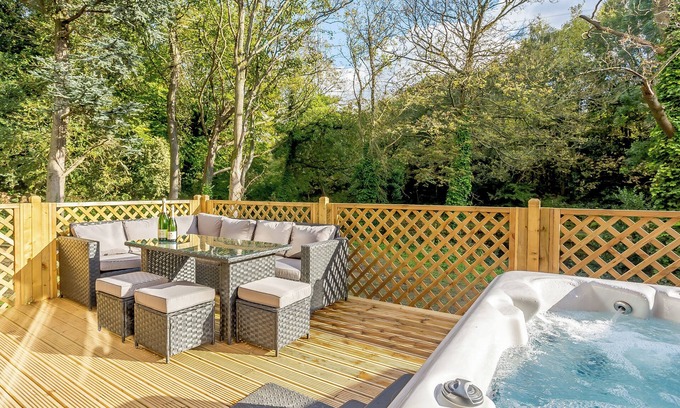 Rastrick Hütte | Waterside Lodge One - UK33351