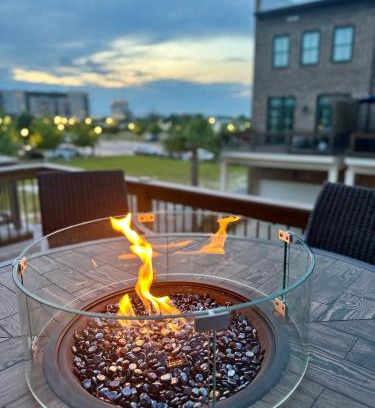 Hitch Village - Fred Wessels Homes Haus | Waterside Retreat, Steps to River Street