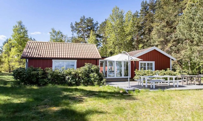 Upplands-Bro Municipality Haus | Waterside Swedish Archipelago Summer House