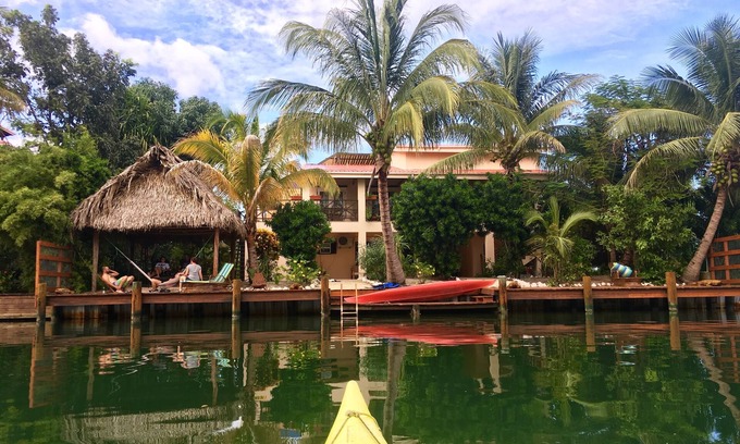 Placencia Villa | Waterside Ruhe mit Pool auf dem Dach. Unter einem neuen Eigentümer