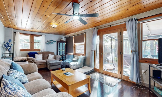Limington Haus | Waterview Cabin with dock access on lake with washer/dryer