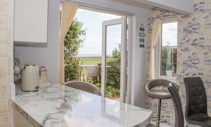 Hornsea Haus | WAVECREST, pet friendly, country holiday cottage in Hornsea