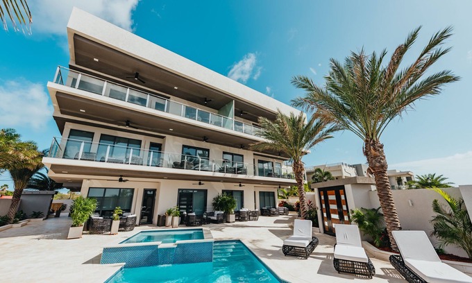Boroncana Wohnung | Waykiri Unit C-02 Luxurious New Apartment, Noord
