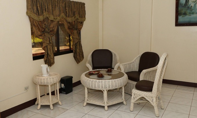 Calamba Haus | Wir bieten erstklassige Hotelunterkünfte mit Restaurant, Bar und Veranstaltungsbereich.