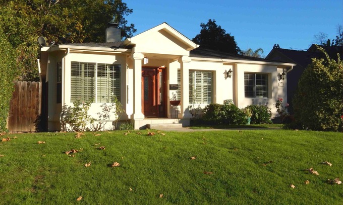 Sherman Oaks Haus | Sherman Oaks Charmer, zu Fuß zum örtlichen Geschäften und Restaurants