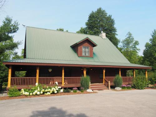 Thompsonville Haus | Weatherwood - Gorgeous Luxury Cabin With Spa!