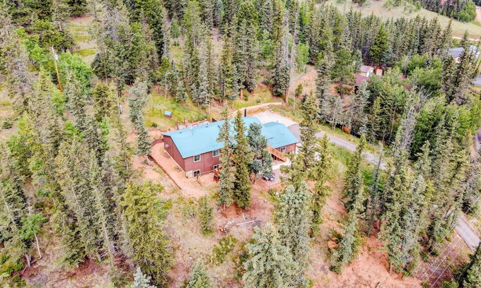 Spring Valley Kabine | Webbel Alliance Basecamp - Galactic Lake Views, Hot Tub, WiFi, Family Adventures