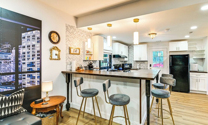 Cornelius Hütte | Weekend Getaway in Cornelius: Walk to Dining!