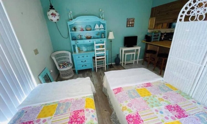 North Weeki Wachee Haus | Weeki Paradise Retreat-2/2 + Bonus Rm