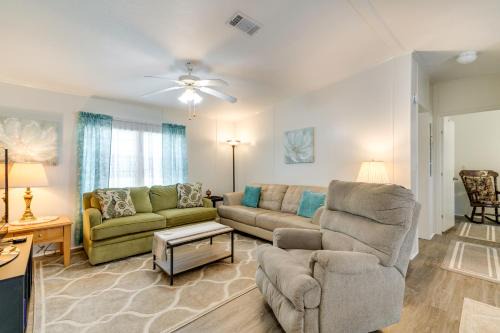 Brooksville Haus | Weeki Wachee Home with Fire Pit 13 Mi to Ocean!