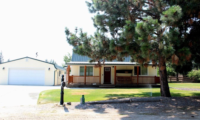 Florence Haus | Welcome to BarnRoots a Cozy Family sized house, bring your friends