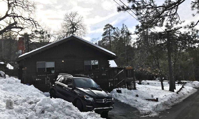 Crestline Kabine | Welcome to BunnyBear Cabin, your mountain getaway!