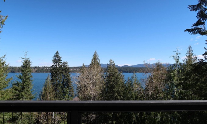 Hayden View Estates Haus | Welcome to Doe Run! 3-bedroom 2-bathroom lake house.