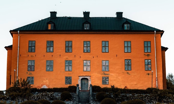 Sigtuna Sonstige | Welcome to Mr Charles most prestigious castle!