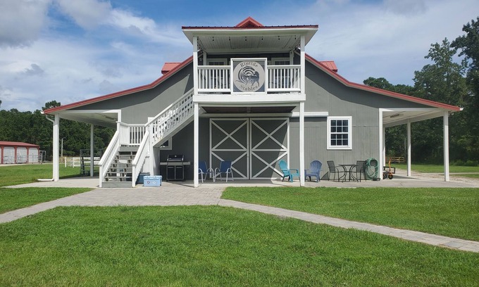 Castle Hayne Haus | Welcome to Riptide Stables, 17 Acre Farm, w/animals by the beach!