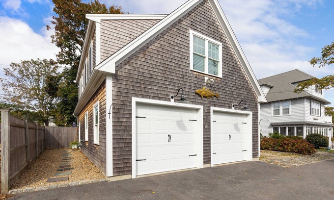 Minot Haus | Welcome to the "Beach Haus," a charming retreat 400' from Minot Beach!