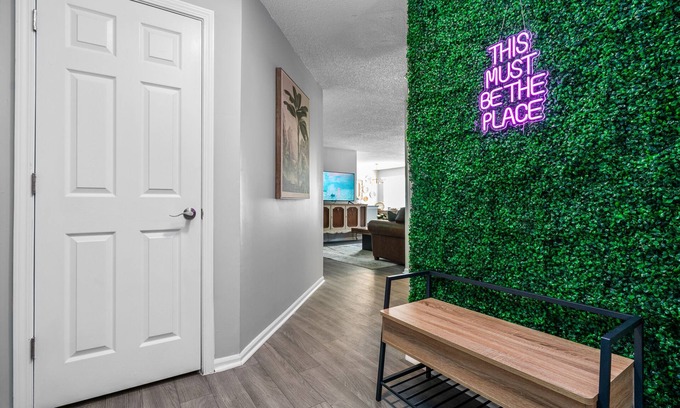 Sycamore Ridge Wohnung | Welcome to The Conservatory, your dream home away from home in Atlanta.