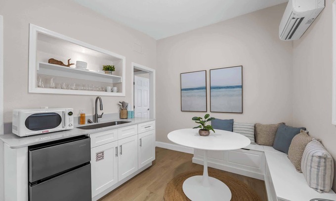 Cocoa Beach Wohnung | Welcome to The Drift – Your Laid-Back Beach Escape in Cocoa Beach!