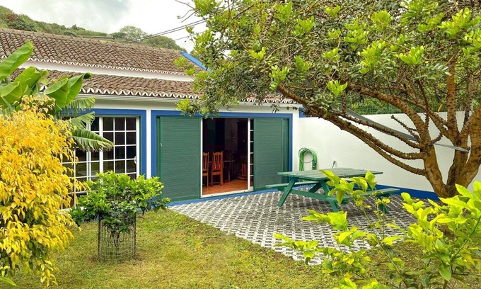 Caloura Haus | WelcomeBuddy - Casa Tia Néné - Green Glassyard