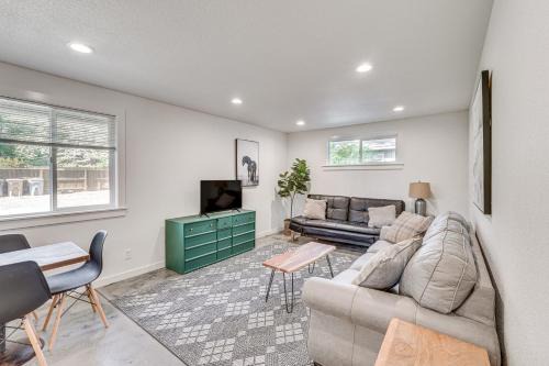 Grants Pass Haus | Welcoming Grants Pass Retreat - Walk to Park!
