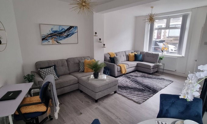 Abercwmboi Haus | Well designed house - Bronallt Luxury sleeps 6