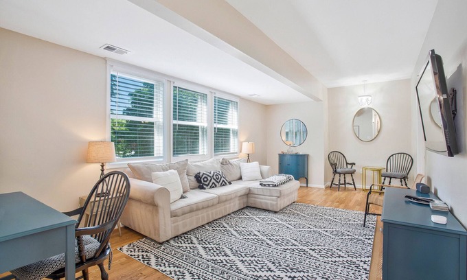 Annapolis Haus | West Annapolis Hidden Gem <.75Mile To Navy Stadium <1Mile to Downtown Annapolis