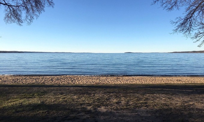 Traverse City Eigentumswohnung | Ein unterhaltsamer Kurzurlaub in West Bay für Sie und Ihre Freunde!