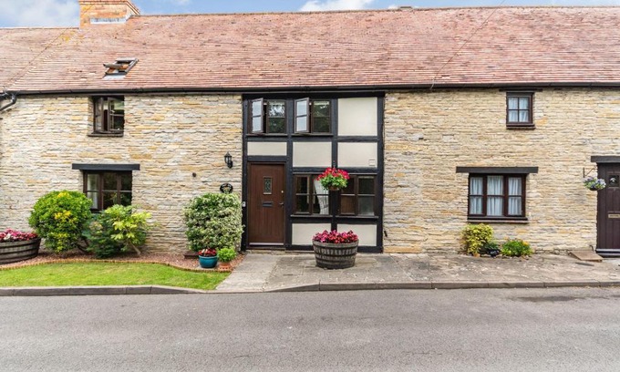 Pitchcombe Haus | West End Barn