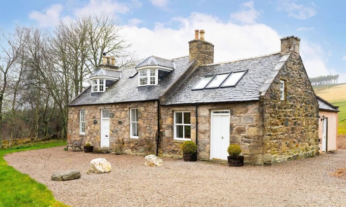 Huntly Haus | Westerpark Countryside Cottage
