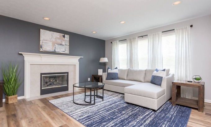 Westfield Haus | Westfield Gem! 7 Mins to Grand Park + Movie Room!