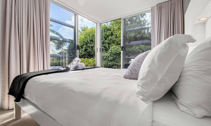 Western Springs Villa | Westmere Wonder l Gorgeous 3 Bed Home inc. View