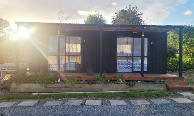 Porangahau Kabine | Whare Koa awaits to provide that relaxing ambience for you with all day sun!!