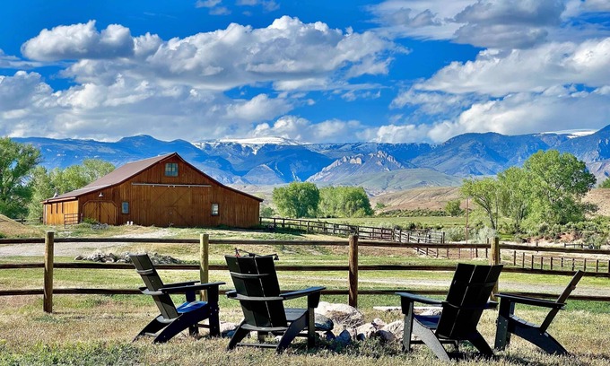 Greybull Haus | Wheels Up Cottage at Ever Sky Ranch, THE VIEWS!